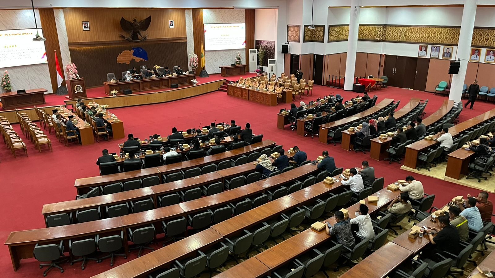 Suasana Rapat Paripurna Penyampaian LKPJ Pemkab Berau tahun anggaran 2024 di Gedung DPRD Berau, Rabu (14/5/2025).