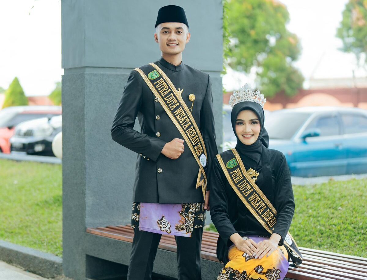 Divano Mahendra Riantana dan Nuryanti Wulandari, Duta Wisata Kabupaten Berau 2025.