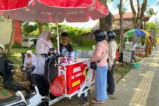 Gerobak kopi keliling St Metro di Jalan Pemuda. (Sulaiman/BT)