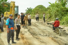 Kolaborasi Penanganan Kerusakan Jalan Poros Berau-Bulungan, Wabup Gamalis: Jalur Vital Harus Jadi Prioritas