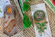 Tangan Ajaib Susan, Sulap Agate dan Jasper Jadi Aksesori Fashion Berkelas