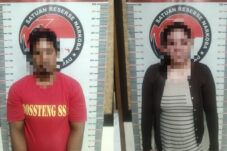 Dua tersangka pemilik narkoba jenis sabu di Tanjung Redeb saat diamankan di Polres Berau.