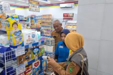 Diskoperindag Sidak Swalayan di Berau, Respons Cepat Penyebaran Makanan Non Halal