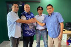 Direktur Operasi PT PSI, Adji Wendi Saprani, bersama Direktur PT PASN, Nugrahi Mawan, usai syukuran kantor baru di Jalan Tanjung Baru, Sambaliung, Rabu (11/6/2025). (Sulaiman/BT)
