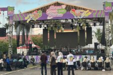 Suasana pembukaan Berau Youthphoria 2025 yang diisi talkshow tokoh muda Berau dengan siswa SMA dan mahasiswa. (Adji/BT)