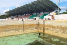 Jaga Kenyamanan Pengunjung, Dispora Berau Lakukan Pemeliharaan Kolam Renang Kakaban Aquatic