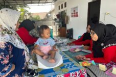 Kegiatan sosialisasi yang dilakukan oleh fasilitator Puskesmas Kampung Bugis. (Istimewa)