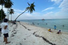 Salah satu titik abrasi di Pulau Derawan yang biasa dikunjungi wisatawan.