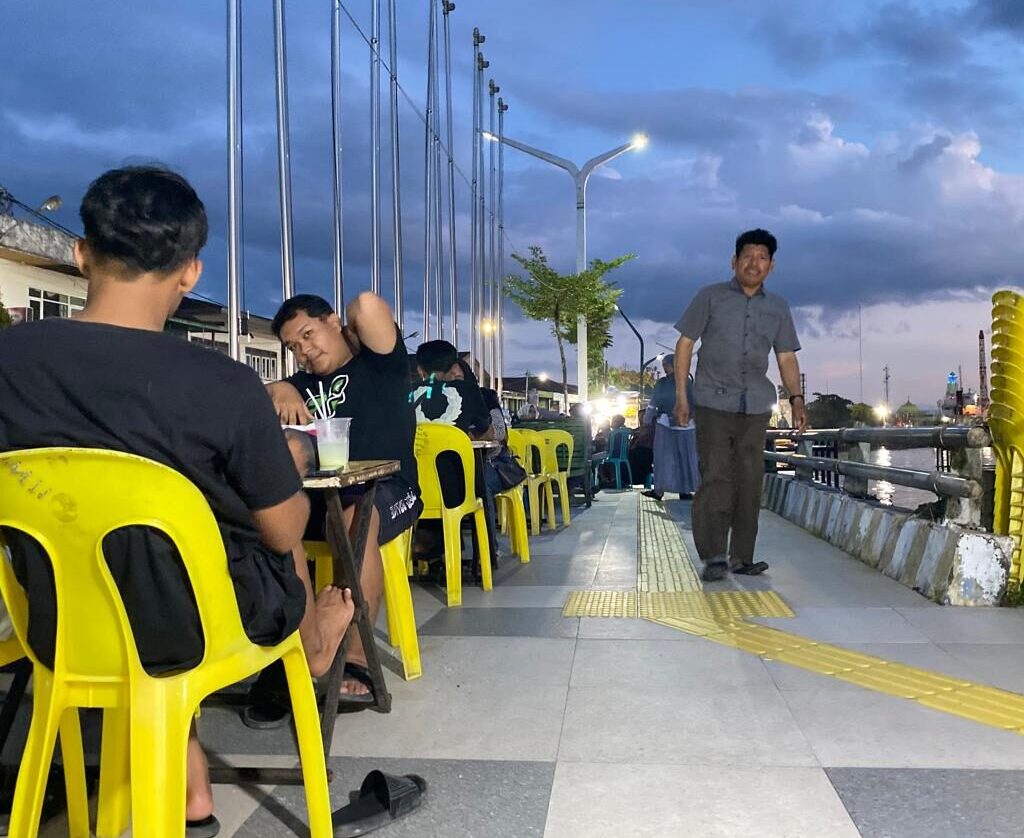 Suasana kawasan tepian saat malam hari. (Sulaiman/BT)