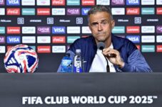 Pelatih PSG Luis Enrique