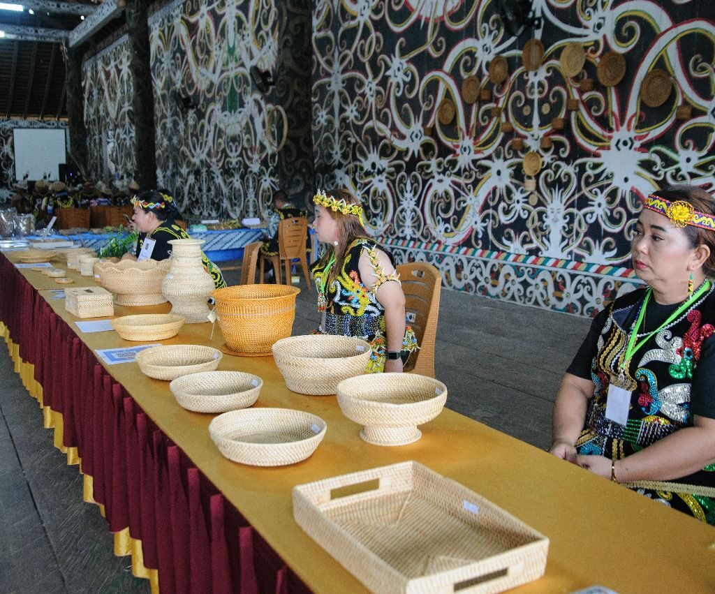 Salah satu produk kerajinan rotan dari Kampung Long Beliu, Kecamatan Kelay. (YKAN)