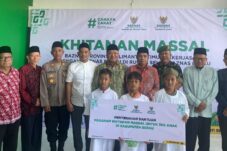 Wakil Bupati Berau, Gamalis, hadir di acara khitan massal Baznas Berau di Rumah Sehat Baznas, Tanjung Redeb, Minggu (6/7/2025)
