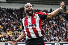Pemain Brentford Bryan Mbeumo