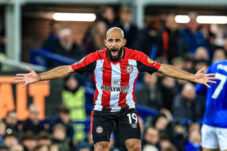 Pemain Brentford Bryan Mbeumo