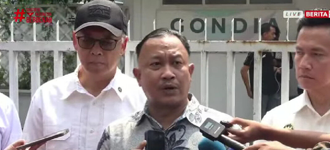 Komisioner Kompolnas M Choirul Anam cek TKP tewasnya diplomat Kemlu Arya Daru Pangayunan.