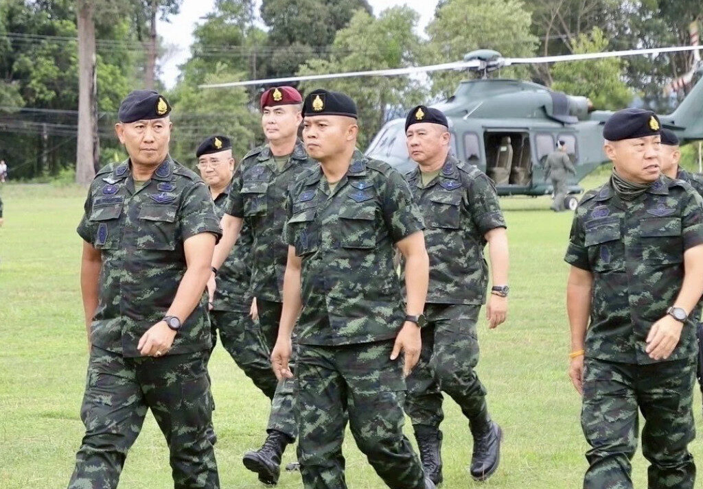 Royal Thai Army bersiaga dalam perang Thailand - Kamboja
