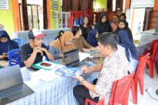 Proses pendaftaran penerimaan siswa baru di Kabupaten Berau.