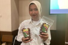 Diskoperindag Berau terus dorong pelaku UMKM tingkatkan kualitas kemasan dan label produk.