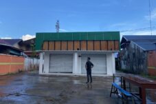 Toko Tani di Jalan Murjani II, Tanjung Redeb, yang diresmikan 2021, namun tak pernah beroperasi sampai sekarang.