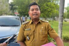 Kepala Kampung Pulau Derawan, Indra Mahardika.