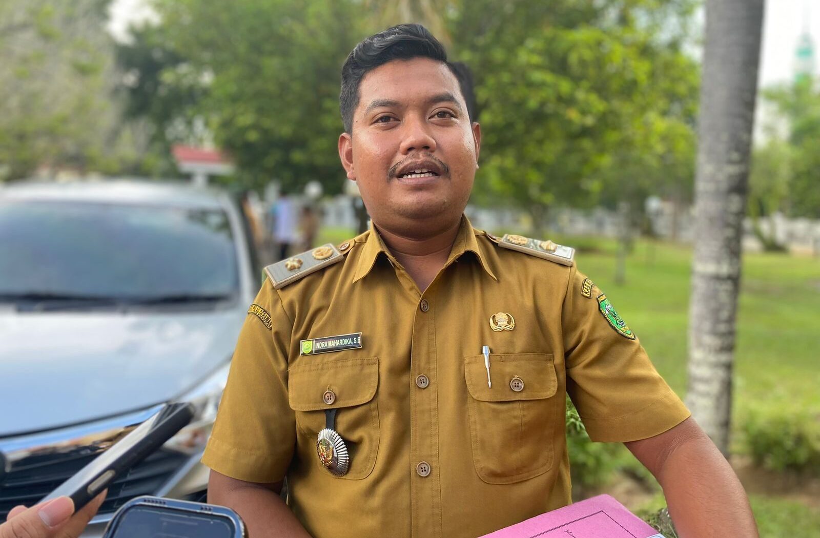 Kepala Kampung Pulau Derawan, Indra Mahardika.