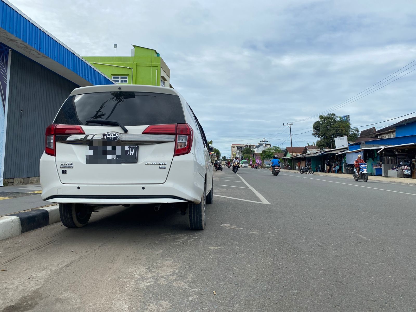 Parkir kendaraan di kantong parkir yang disiapkan Dishub Berau di Jalan Dr Soetomo. (Sulaiman/BT)