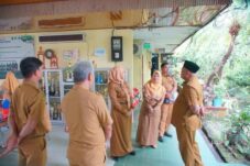 Wakil Bupati Berau, Gamalis, saat melakukan kunjungan ke SMP Negeri 2 Tanjung Redeb, beberapa waktu lalu.