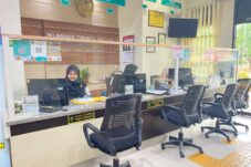 Pelayanan di kantor Pengadilan Agama Tanjung Redeb.