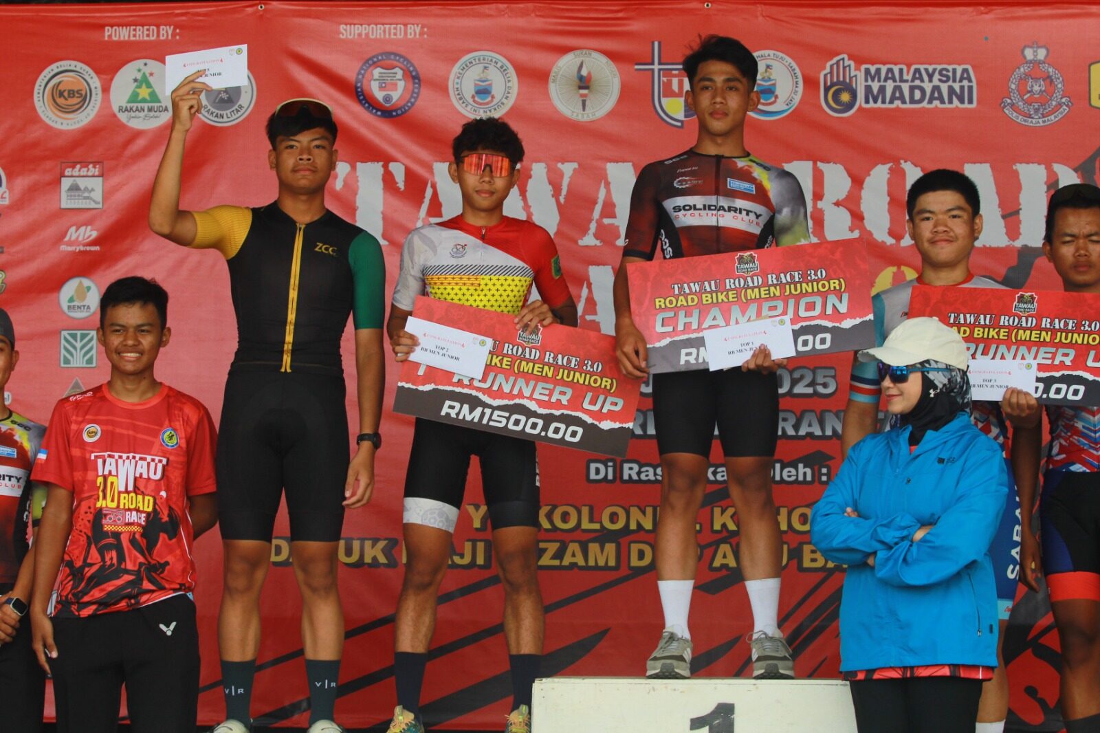 Atlet triathlon Berau, M Irfan, saat meraih runner-up di ajang Tawau Road Race di Sabah, Malaysia, Minggu (13/7/2025).