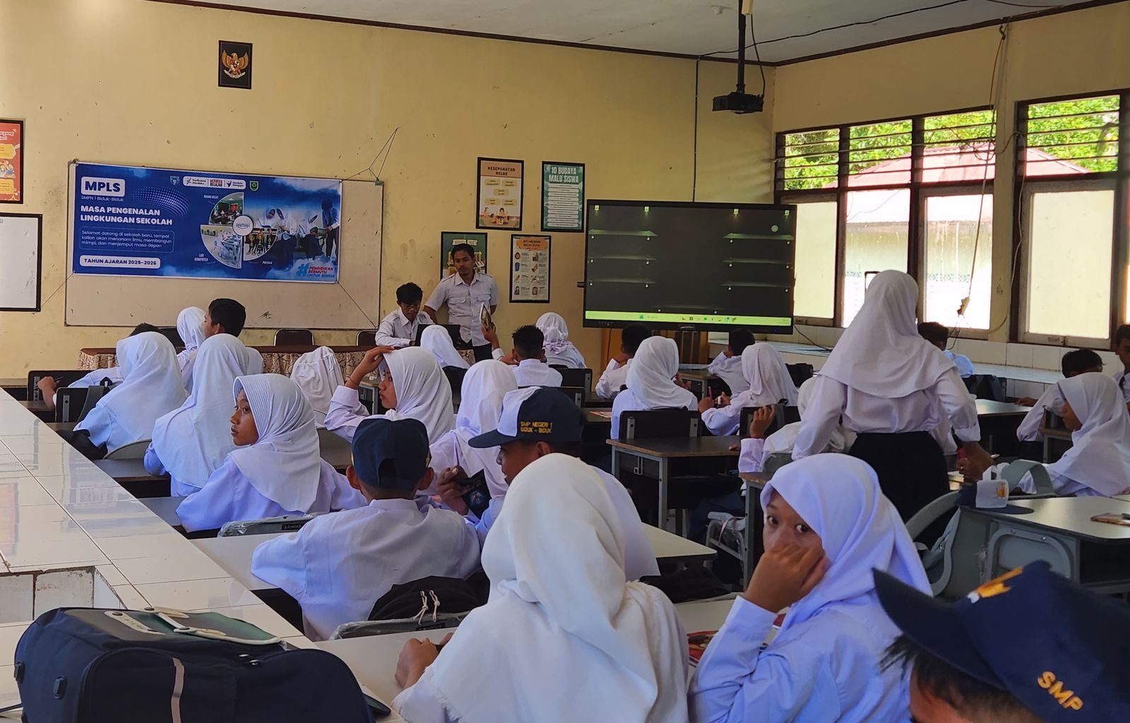 Suasana MPLS hari pertama di SMP Negeri 1 Biduk-Biduk, Senin (14/7/2025).
