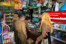 Diskoperindag Berau sidak ke sejumlah distributor dan ritel terkait peredaran beras premium yang diduga oplosan, Senin (21/7/2025).