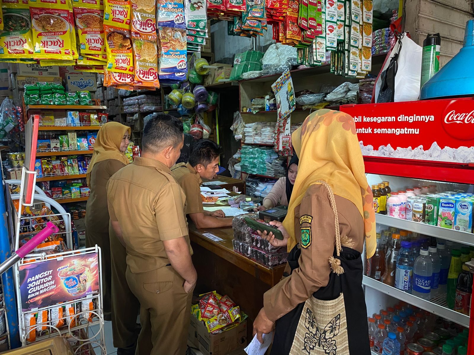 Diskoperindag Berau sidak ke sejumlah distributor dan ritel terkait peredaran beras premium yang diduga oplosan, Senin (21/7/2025).