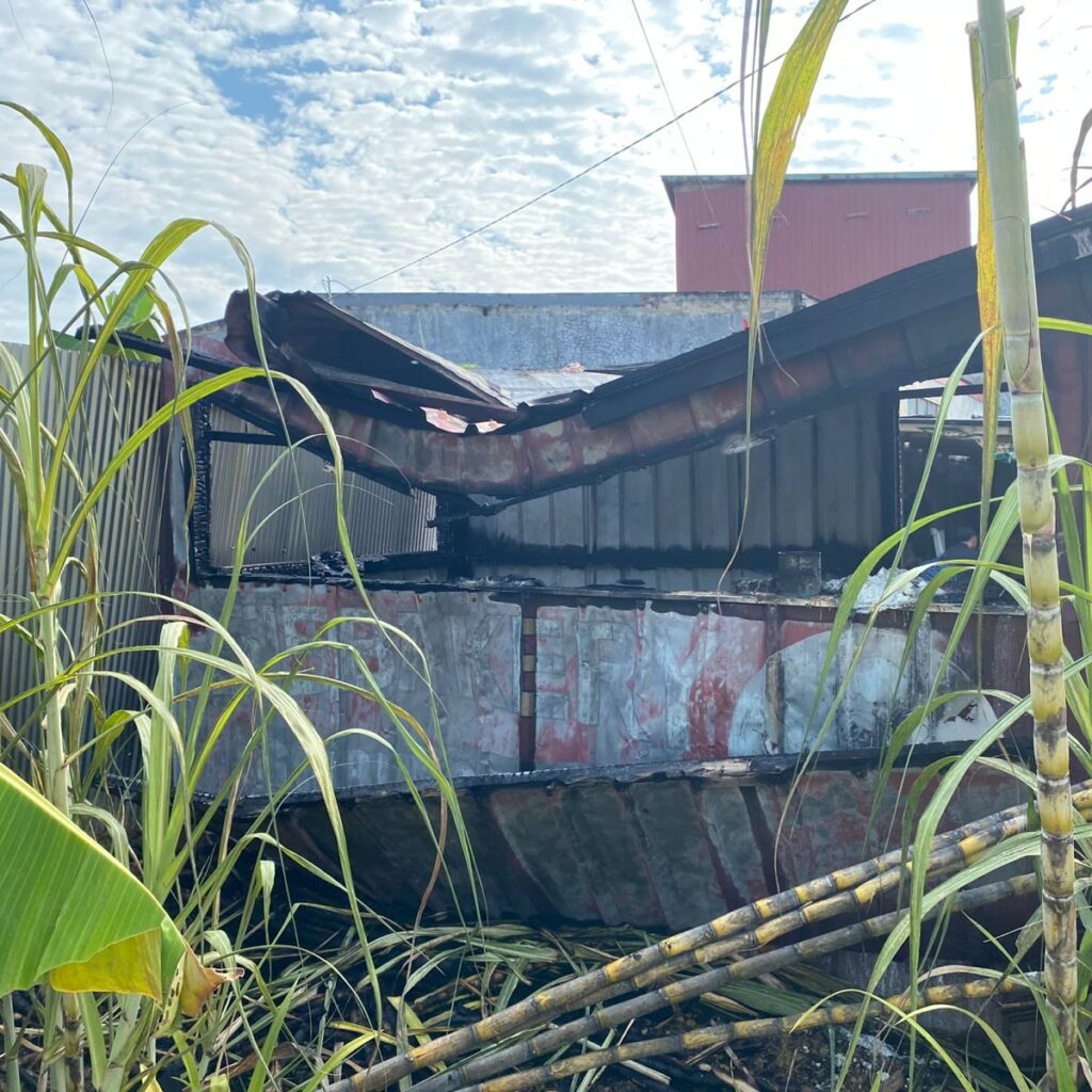 Kebakaran hanguskan bangunan semi permanen berdinding seng