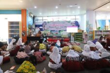 Pelatihan dan lomba menulis fiksi khusus siswa SD di Kantor Dispusip Berau, 24–25 Juli 2025.
