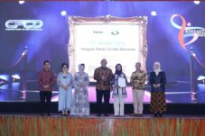 Perwakilan Manajemen PT Berau Coal saat menerima penghargaan CESA 2025 di Jakarta, belum lama ini.