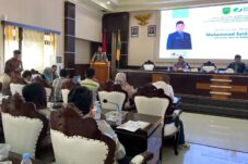 Sekkab Berau, Muhammad Said, dalam pembukaan sosialisasi SE Bupati Berau tentang Perlindungan JKK dan JKM BPJS Ketenagakerjaan Bagi Pekerja Rentan. (Sulaiman/BT)