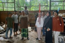 Mesin Hidrolik dan Timbangan Digital Bantu Tingkatkan Produktivitas Petani Karet