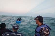 Proses pencarian Arifin di sekitar perairan Karang Masimbung.