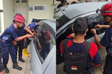 Anak Terjebak dalam Mobil, Tim Damkar Jadi Penolong
