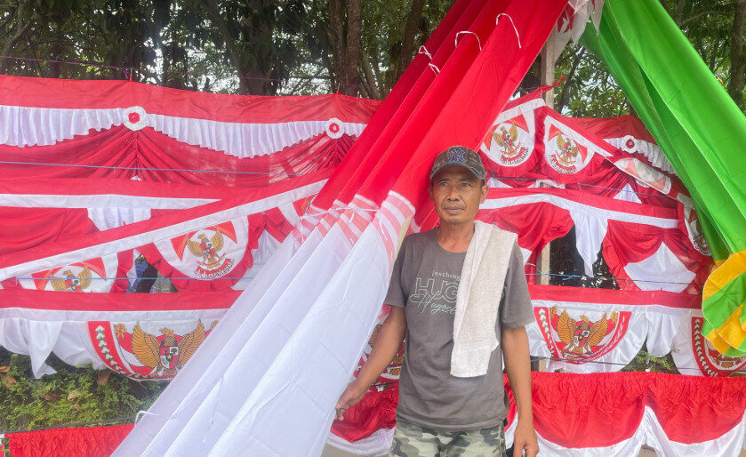 Pedagang Bendara Merah Putih Musiman,