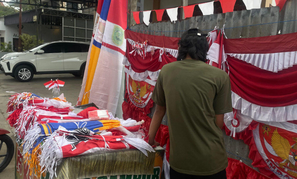 Pedagang Bendara Merah Putih Musiman,