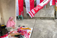 Pedagang Bendara Merah Putih Musiman,