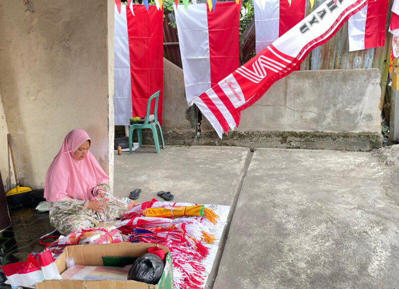 Pedagang Bendara Merah Putih Musiman,