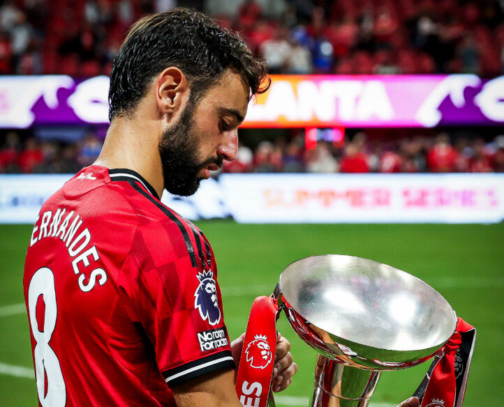 Bruno Fernandes pimpin MU raih trofi pramusim