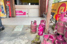 Tumpukan gas elpiji di salah satu agen gas di Tanjung Redeb