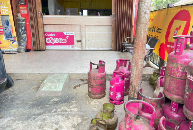 Tumpukan gas elpiji di salah satu agen gas di Tanjung Redeb
