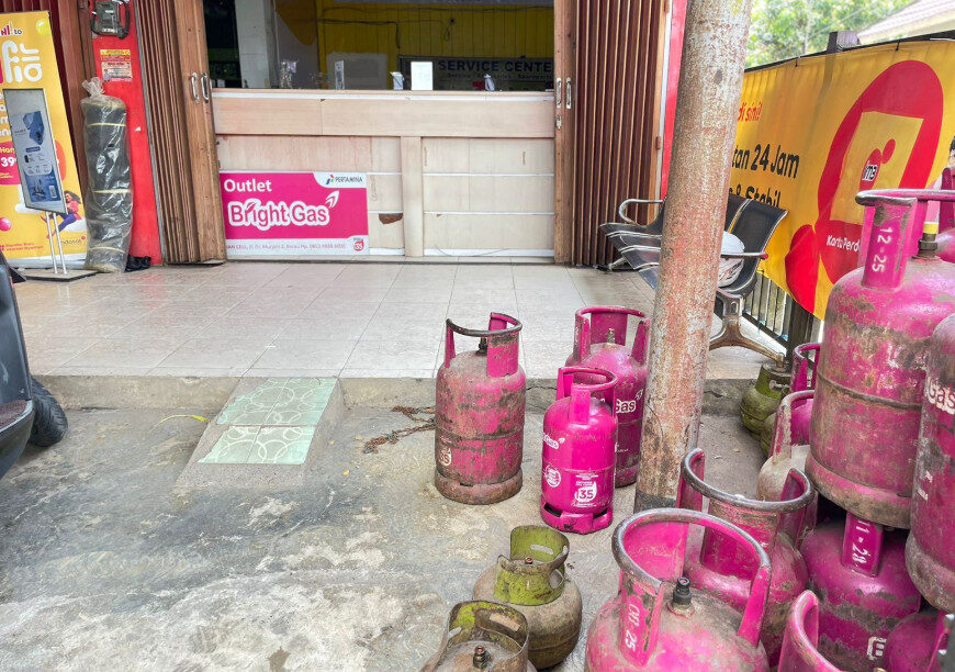 Tumpukan gas elpiji di salah satu agen gas di Tanjung Redeb