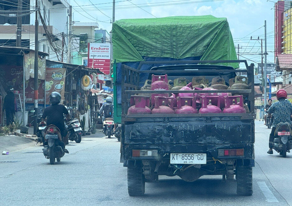 Kendaraan pengangkut distribusi gas elpiji di Berau