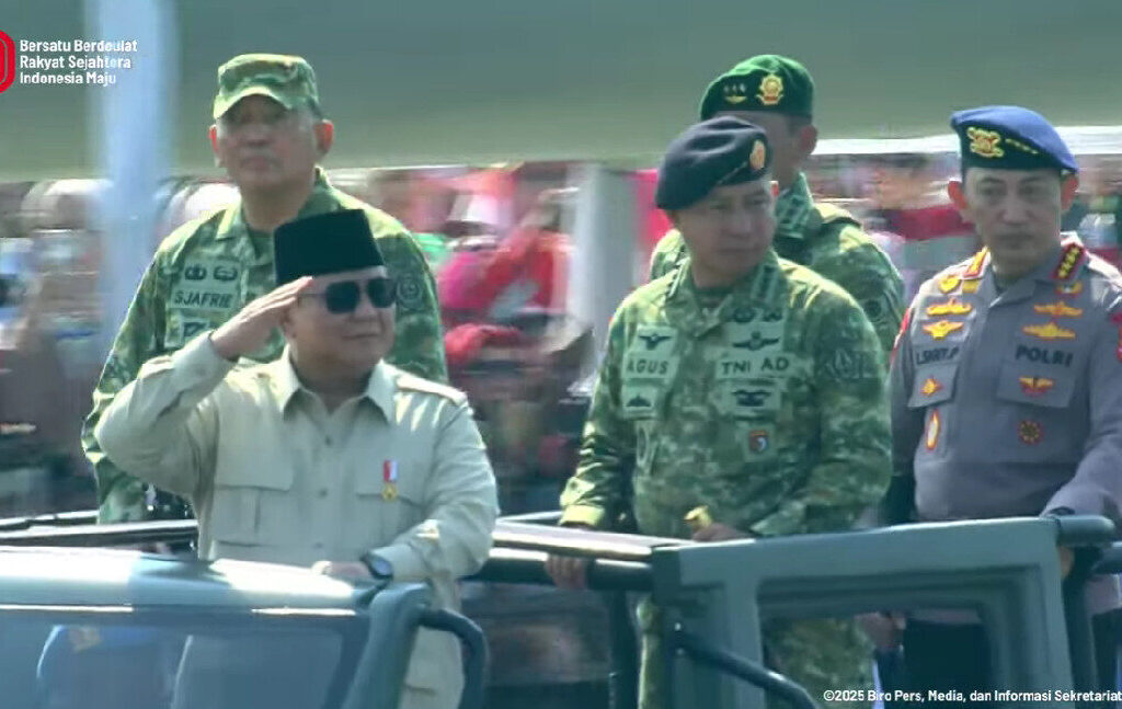 Presiden Prabowo hadiri upacara gelar pasukan operasional dan upacara kehormatan militer