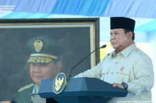 Presiden Prabowo hadiri upacara gelar pasukan operasional dan upacara kehormatan militer